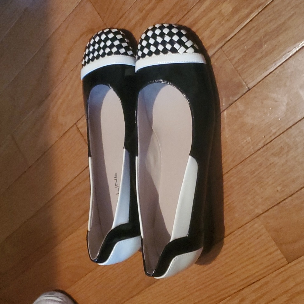 Shoes-flats